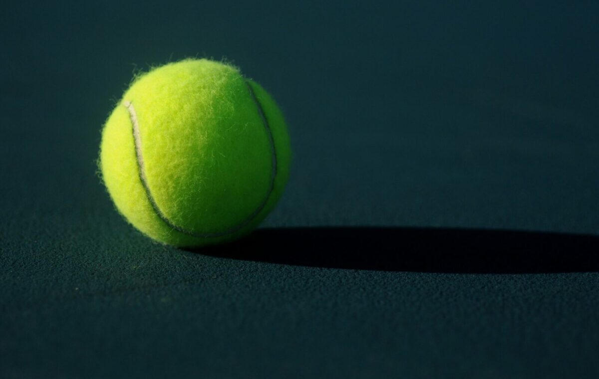 Tenis kortu ve tenis ekipmanları